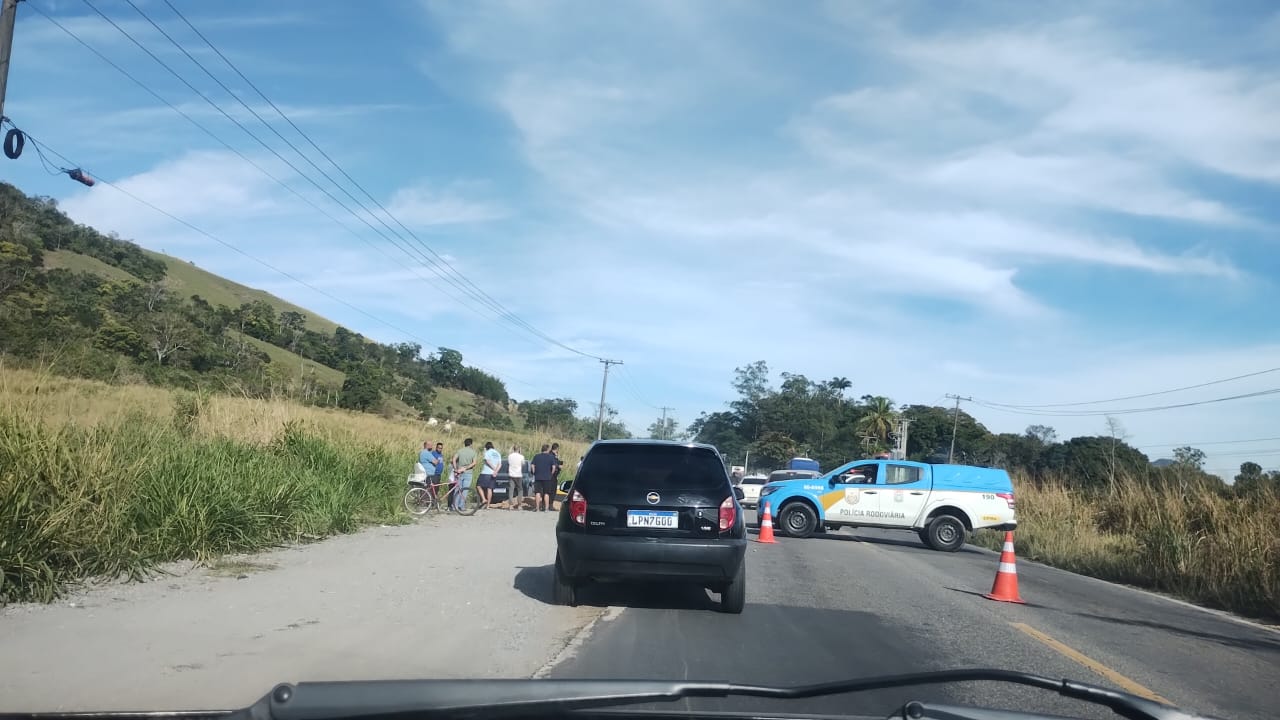 Acidente na RJ-106 em Maricá,  deixa várias pessoas feridas