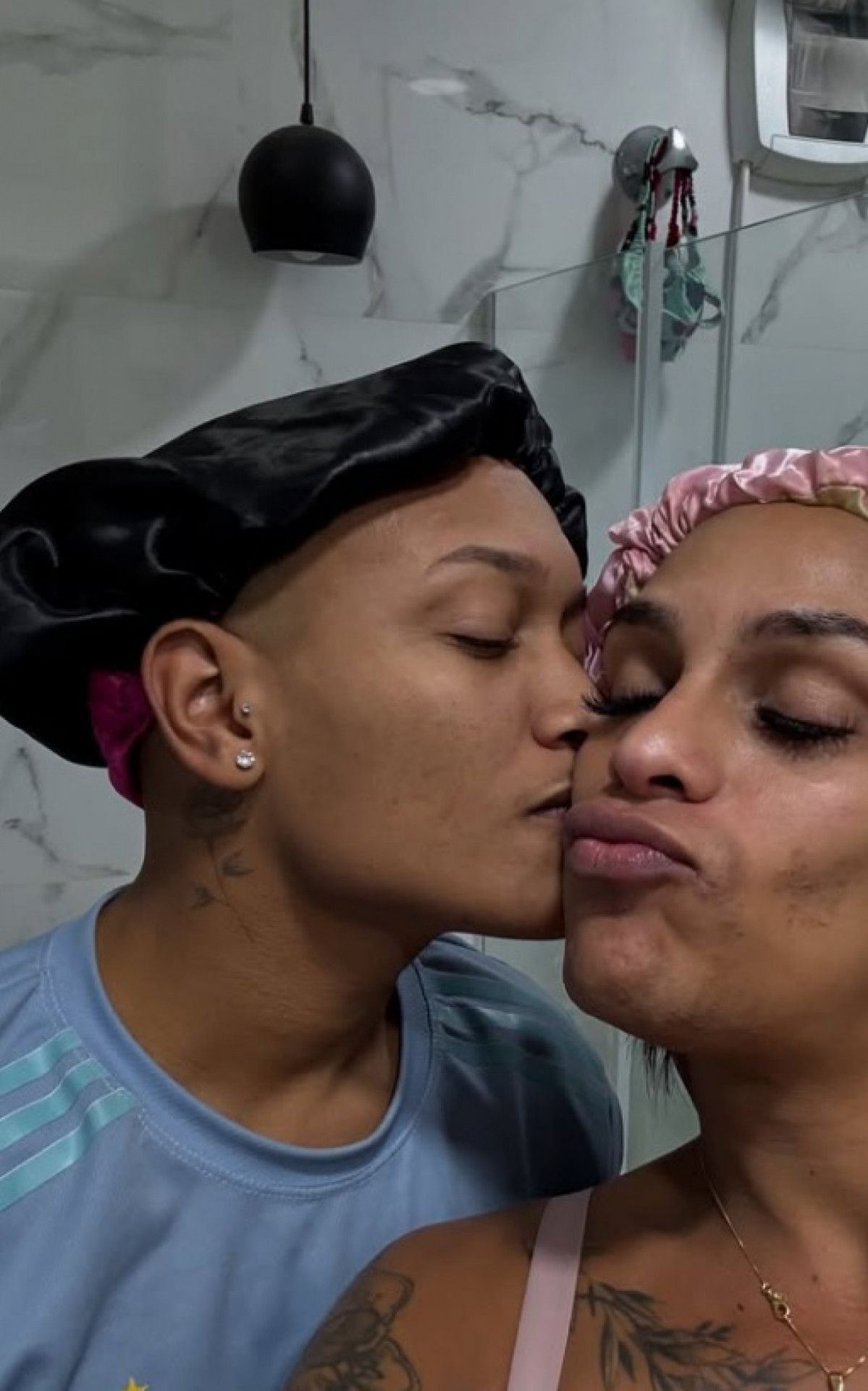 Influenciadora compartilhou homenagens ao companheiro, com mensagens de despedida e saudade