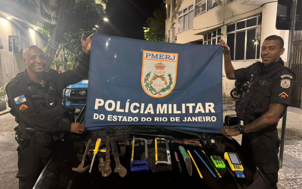 Ladrões de cabos são presos em flagrante dentro de bueiro, no Flamengo