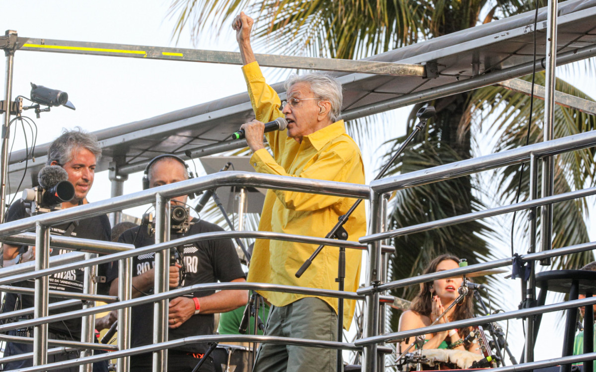 Caetano Veloso, Gilberto Gil e mais famosos participam de atos contra PEC da Blindagem
