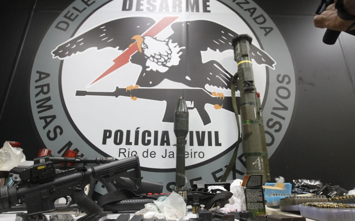 Operação contra fabricação e comércio de armas no Rio e Paraná apreende lança-rojão