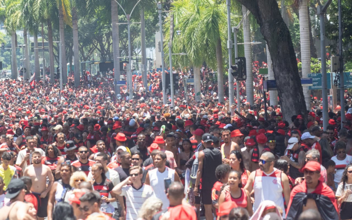 Multidão vai às ruas do Centro para celebrar título do Flamengo