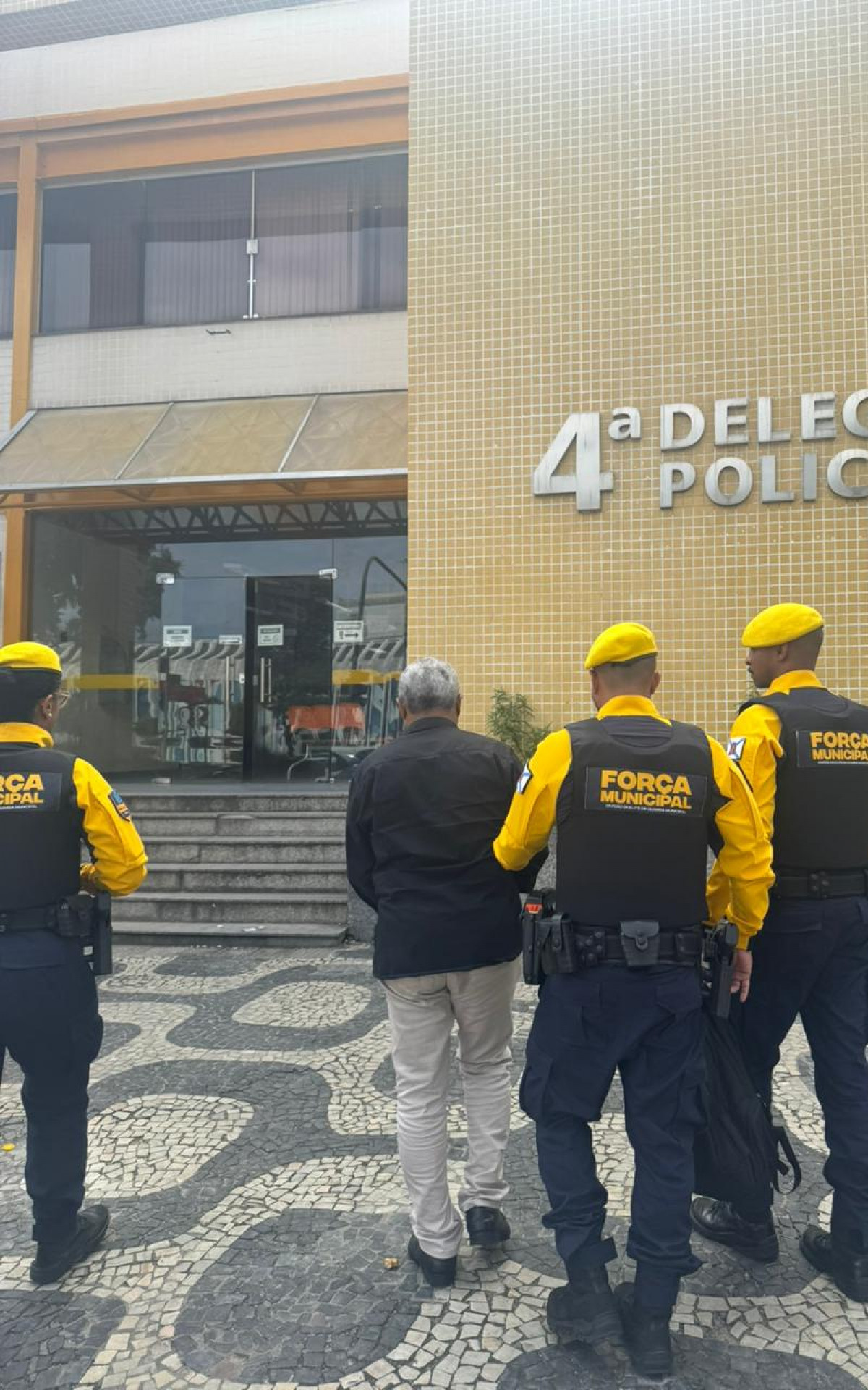 Força Municipal prende homem por furto de notebooks e celular