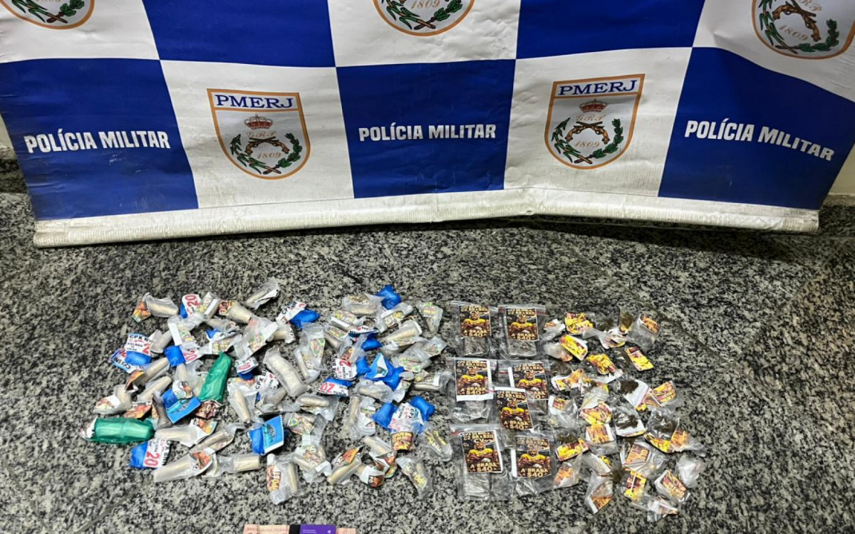 Adolescente de 14 anos é apreendido com cocaína, maconha e crack em Araruama